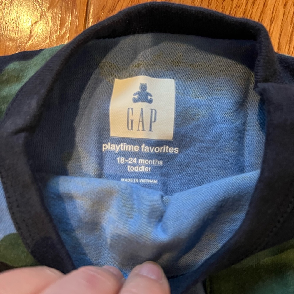 GAP Kids like new Blue and Green Camouflage Long Sleeve Tees - Picture 10 of 11